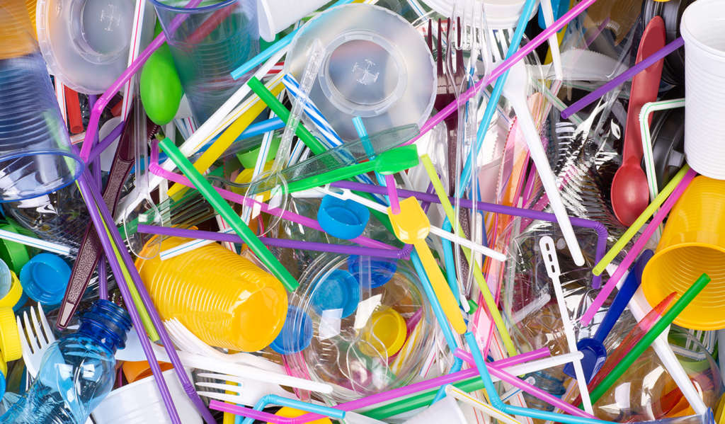 Plastic cutlery, straws, cups – the EU's Single-Use Plastics Directive – what is it about