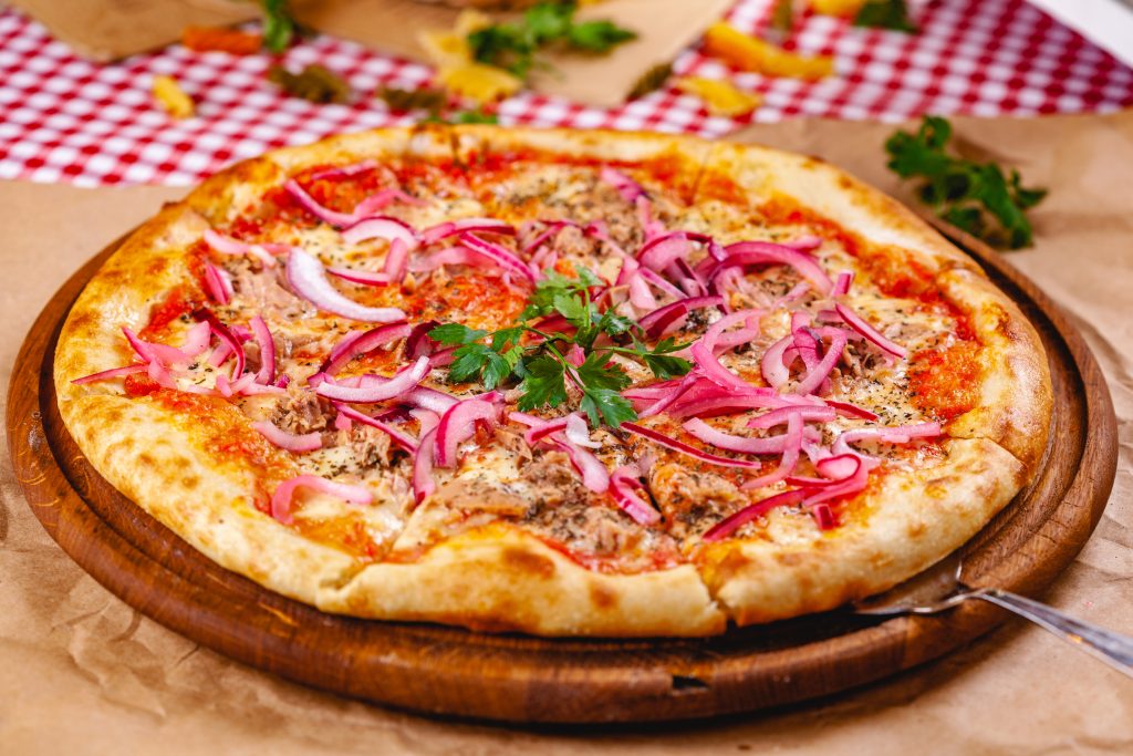 Międzynarodowy Dzień Pizzy – pizza z cebulą