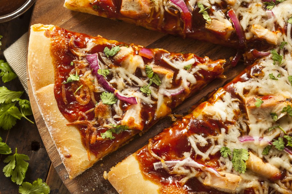 Międzynarodowy Dzień Pizzy – pizza BBQ chicken